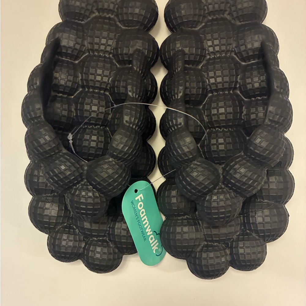 Foamwalk Flip-flops Black Summer Bubble Slippers Sandals Womens Size 7 NWT